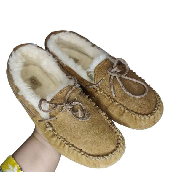 Ugg Dakota Chestnut Suede Sheepskin Slippers Moccasins - Picture 1 of 12